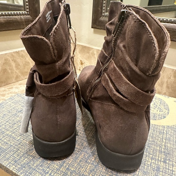 BORN NIB Brown KENYA Boots Leather Dark Brown (Castagno) Size 9.5M Distressed - Picture 9 of 14